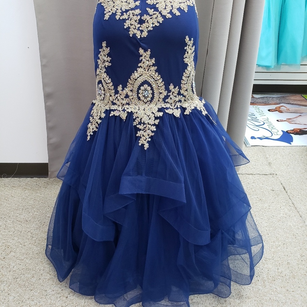 Formal Dress - Picture 6 of 8